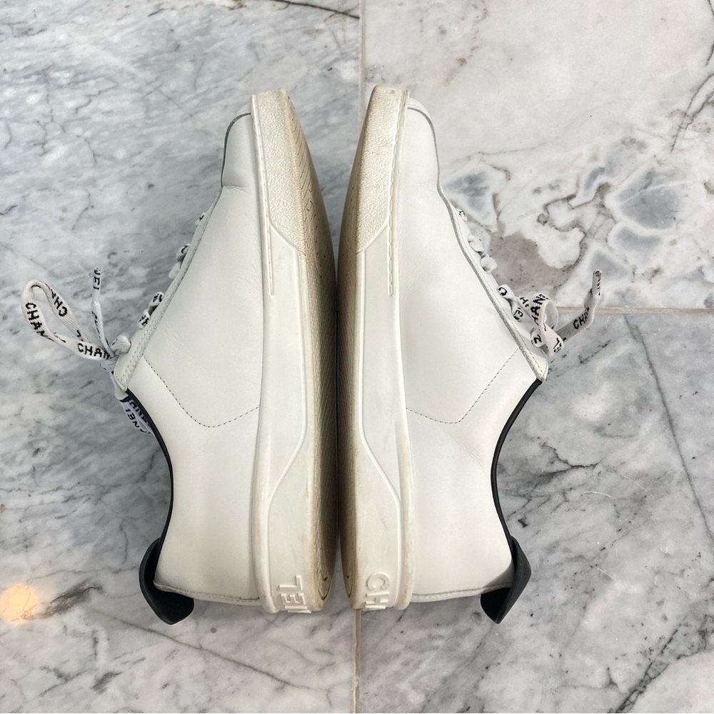 CHANEL Weekend Logo CC White Black Lagerfeld Leather Sneakers - Picture 7 of 14
